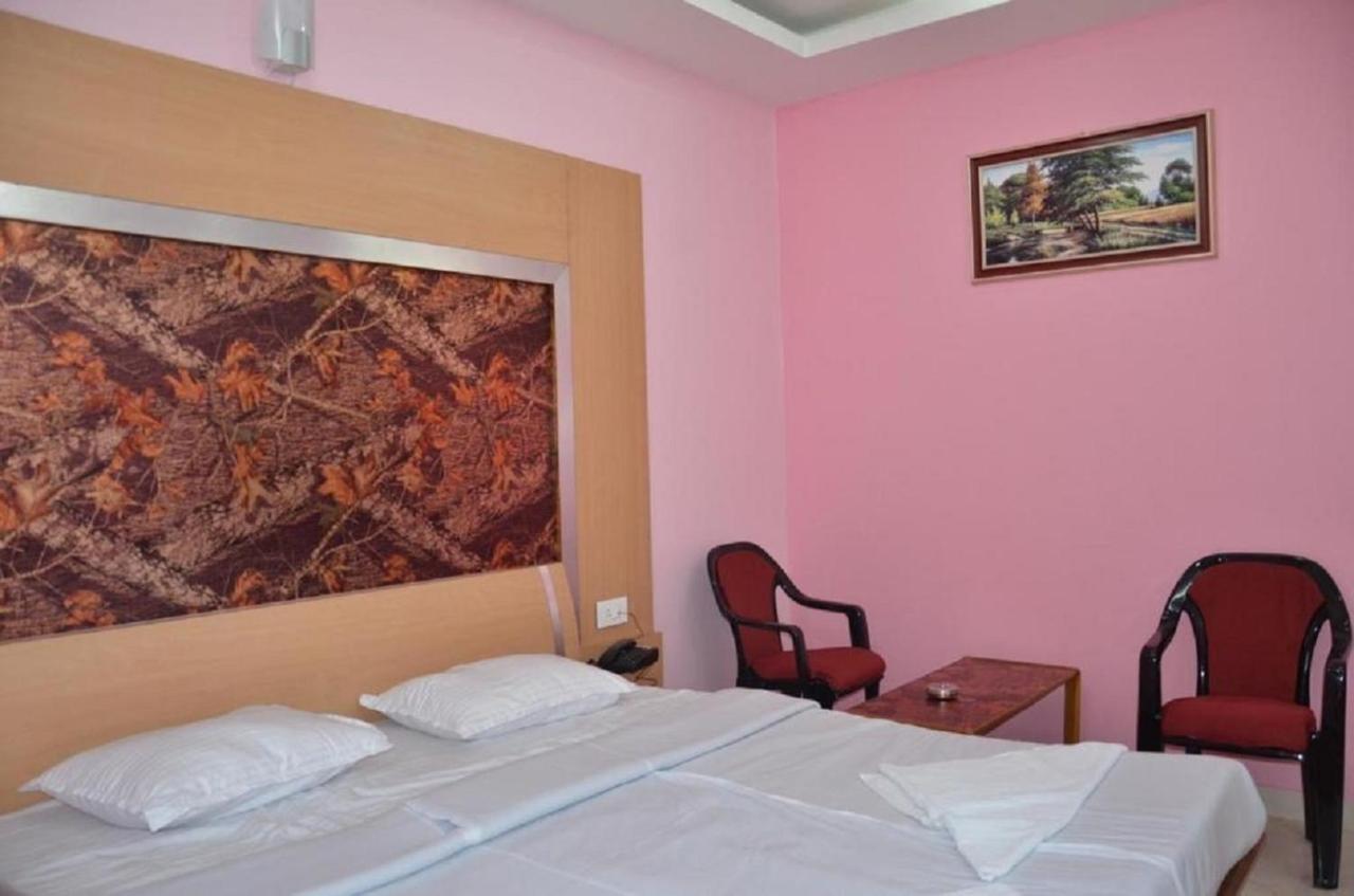 Hotel Barbareek Shillong Esterno foto