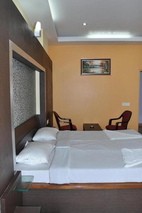 Hotel Barbareek Shillong Esterno foto