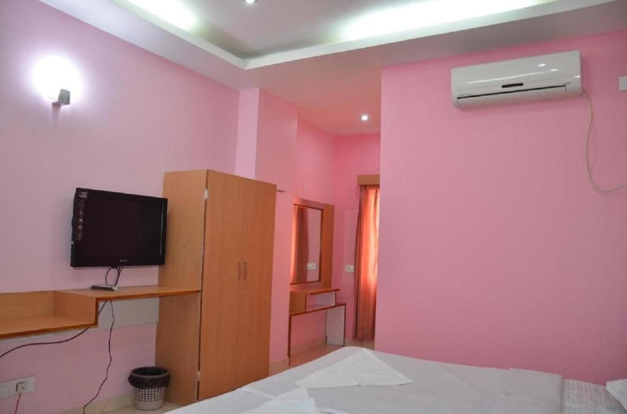 Hotel Barbareek Shillong Esterno foto