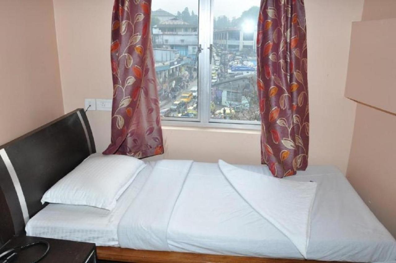 Hotel Barbareek Shillong Esterno foto