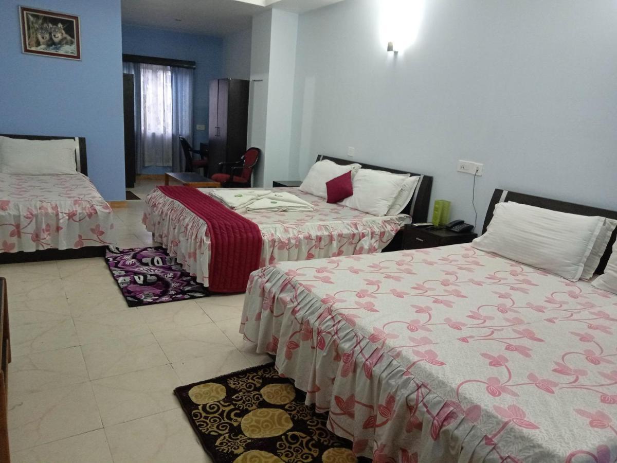 Hotel Barbareek Shillong Esterno foto